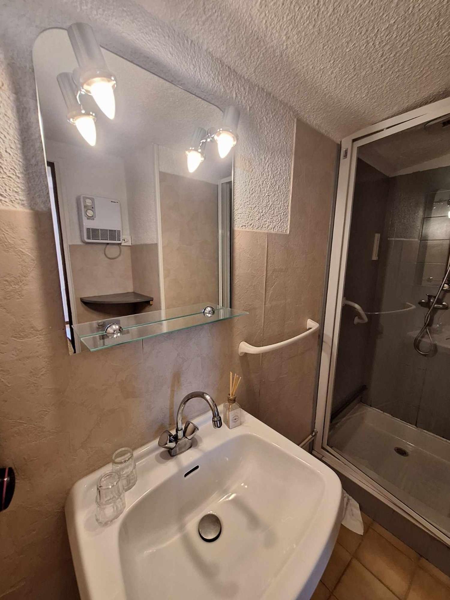 Hotel Le Connetable Сен-Бонне-ан-Шамсор Екстер'єр фото